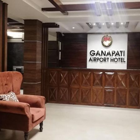 Ganapati Airport Hotel Catmandu Exterior foto