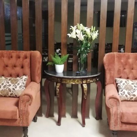 Ganapati Airport Hotel Catmandu Exterior foto