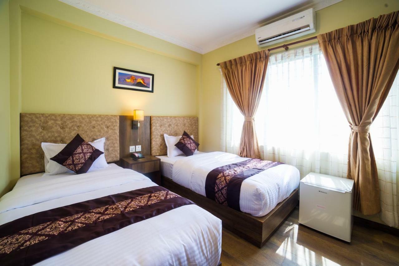 Ganapati Airport Hotel Catmandu Exterior foto