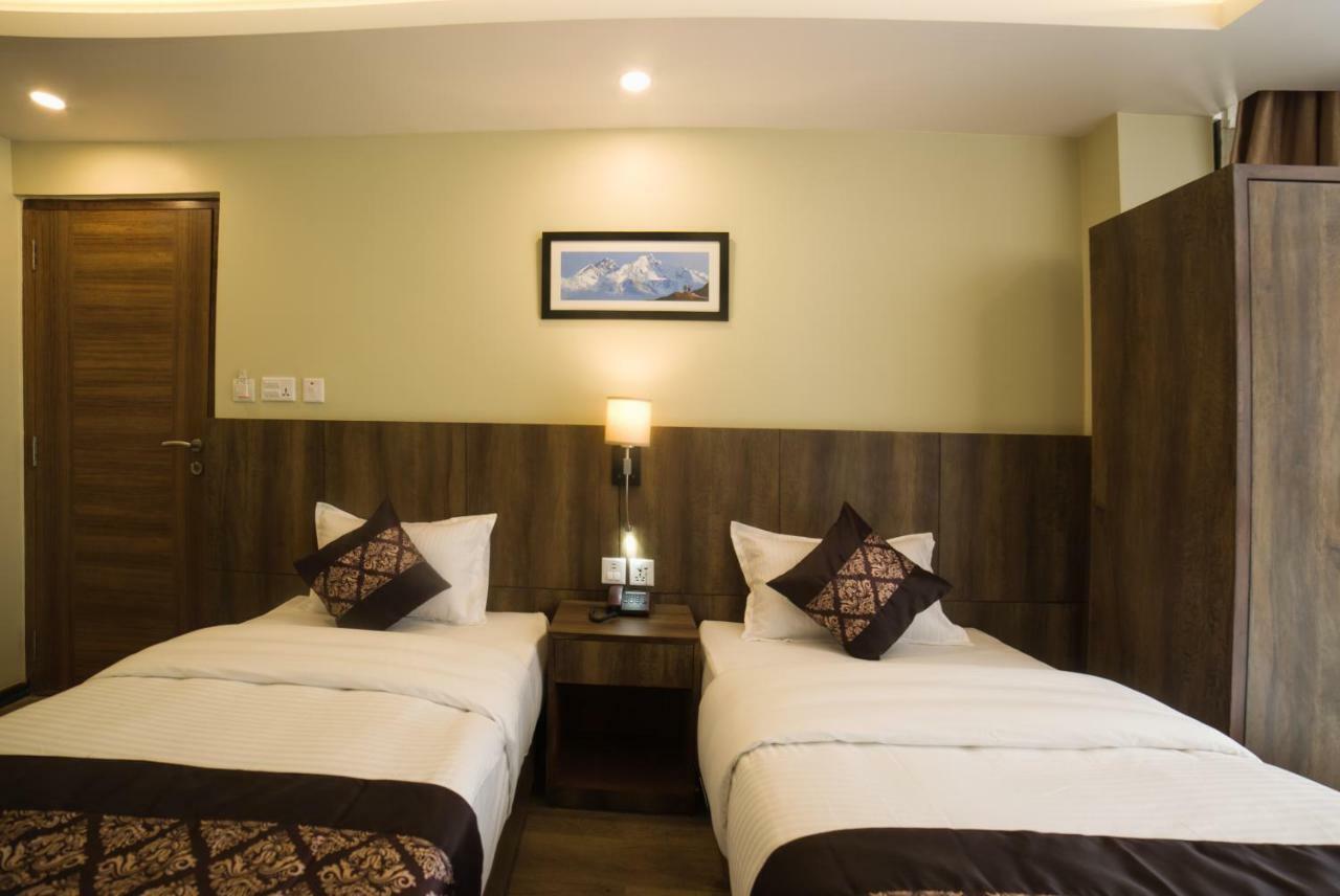 Ganapati Airport Hotel Catmandu Exterior foto